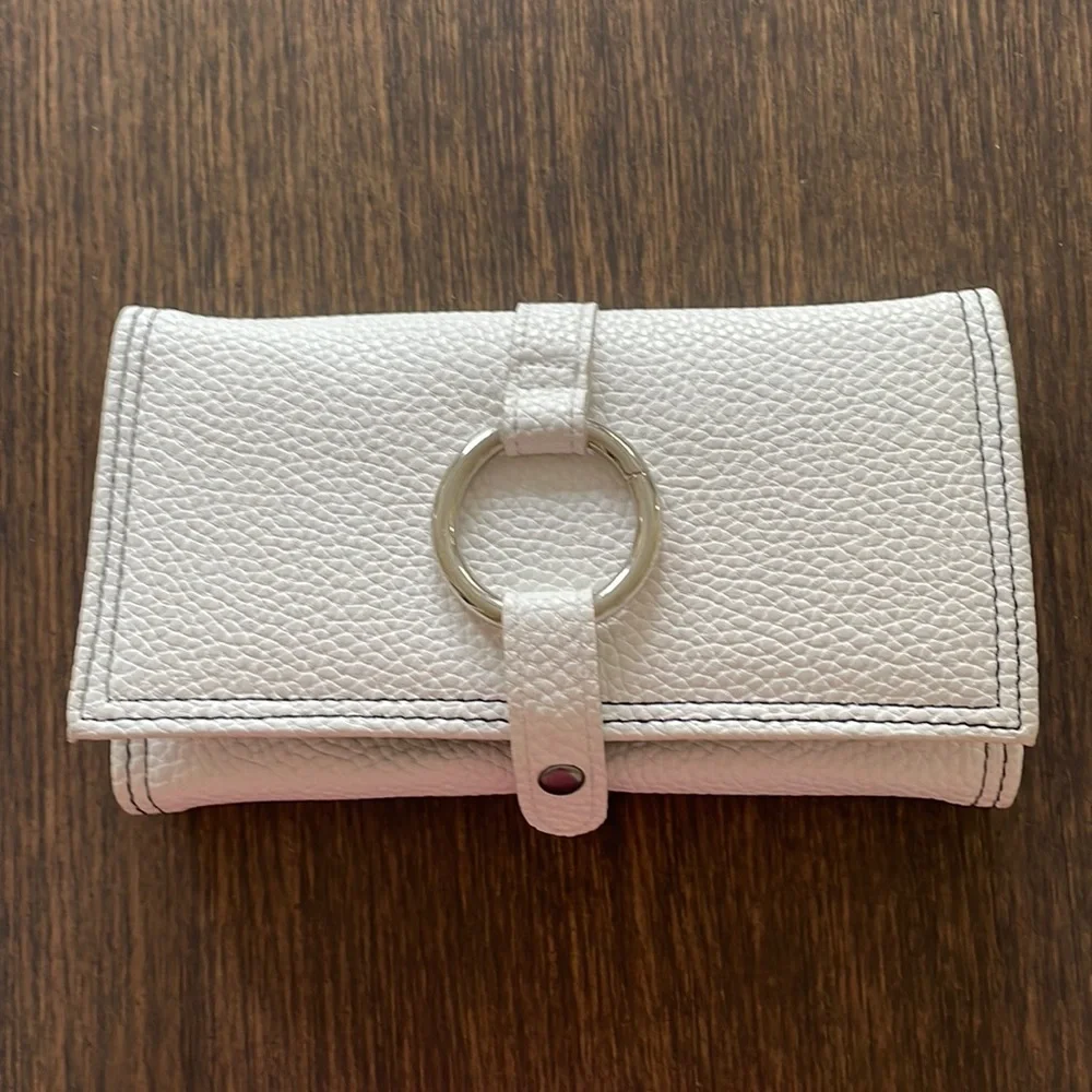 TRAVEL JEWELRY CASE /ORGANIZER, CREAM WITH SILVERTONE HARDWARE EXPANDABLE